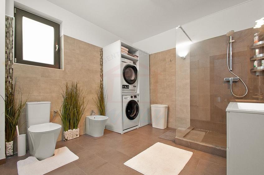 Duplex cu 5 camere cu Canalizare în Nord