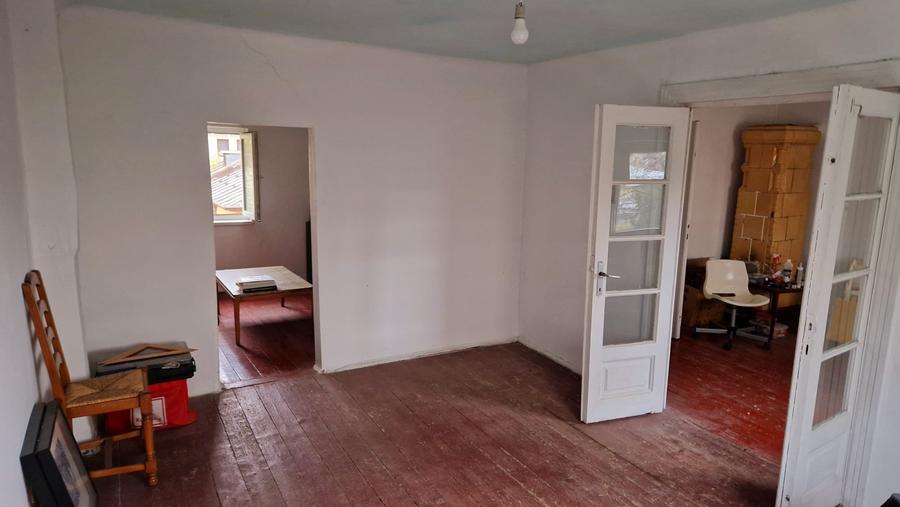 Apartament cu 3 camere semidecomandat în Domenii