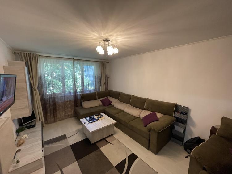 Apartament cu 4 camere decomandat, mobilat în Drumul Taberei