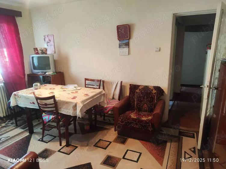 Apartament cu 3 camere semidecomandat în Central