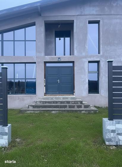 Casă cu 6 camere cu Teren 1000 Mp în Central