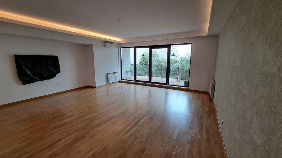 Apartament cu 4 camere decomandat în Aviatorilor