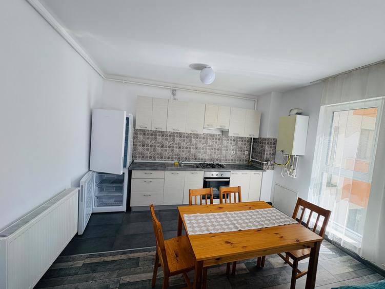 Apartament cu 2 camere semidecomandat, mobilat în Florești