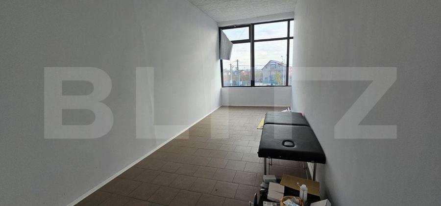 Spațiu comercial, de 800 mp, în Exterior Vest
