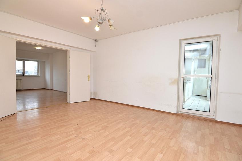 Apartament cu 4 camere decomandat în Victoriei