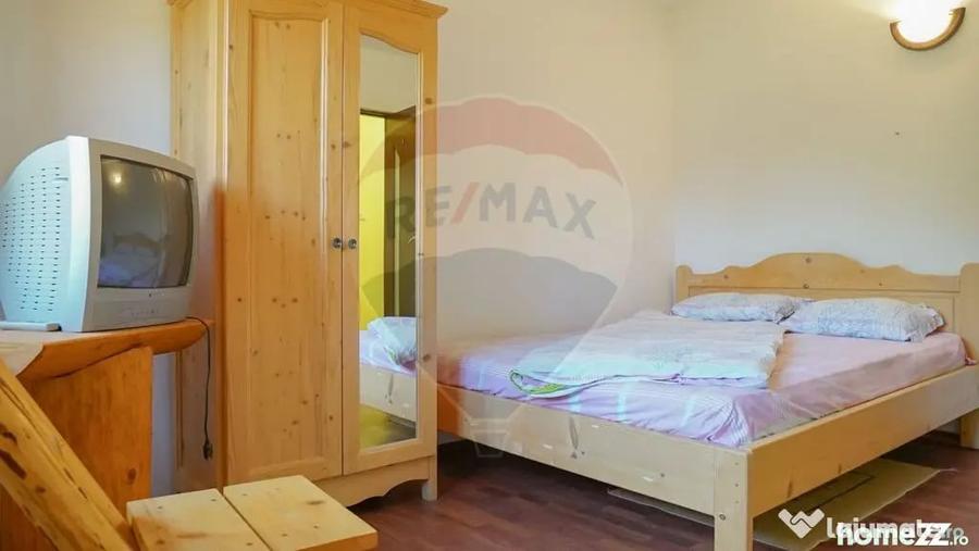 Casă cu 9 camere cu Teren 1000 Mp în Moieciu