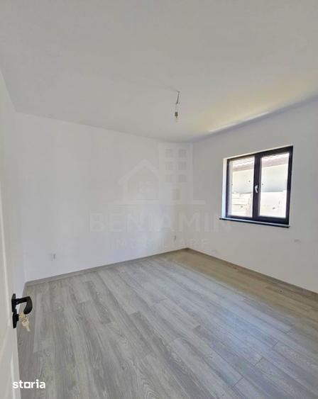 Casă cu 3 camere cu Teren 322 Mp în Ișalnița