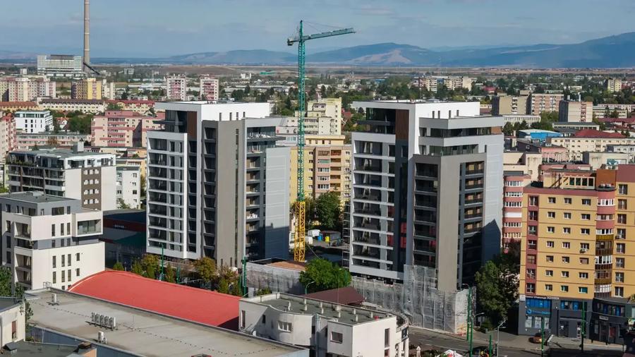 Apartament cu 4 camere decomandat, mobilat în Răcădău