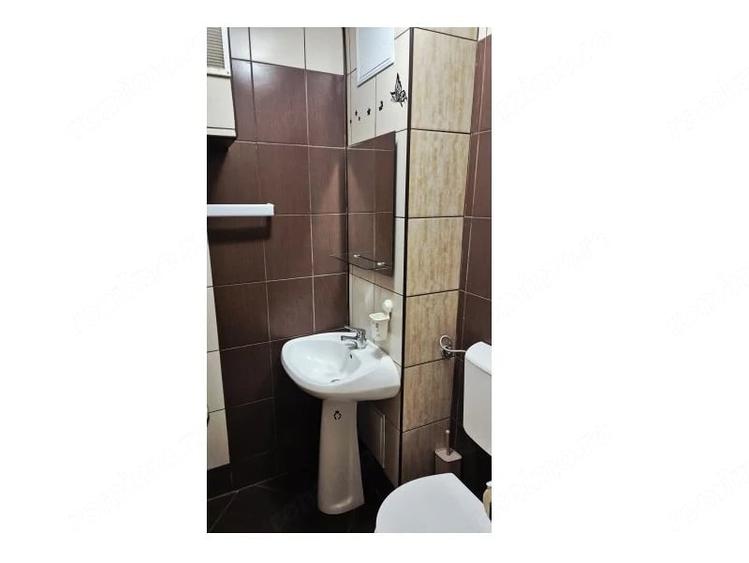 Apartament cu 3 camere decomandat în Tineretului