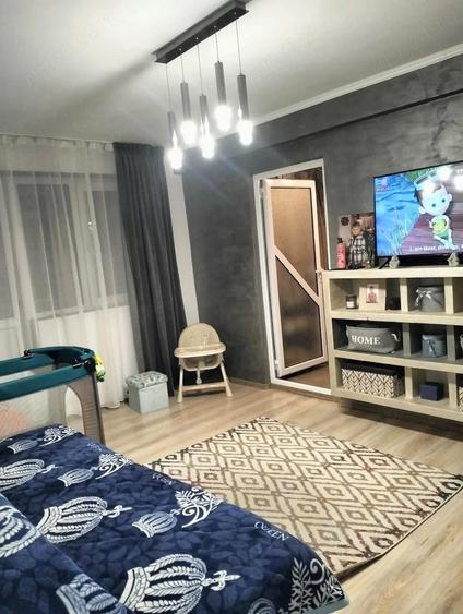 Apartament cu 3 camere decomandat în Nămoloasa