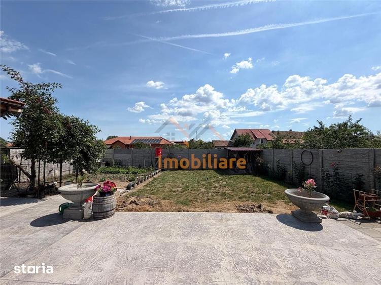 Casă cu 3 camere cu Teren 740 Mp în Girișu de Criș
