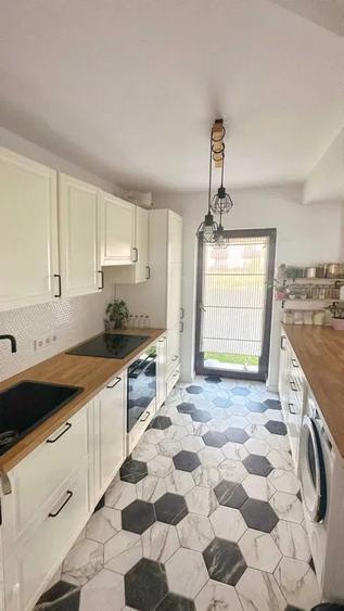 Apartament de vanzare 2 camere 51mp gradina 40 mp zona : Sub cetate Poligon - 2