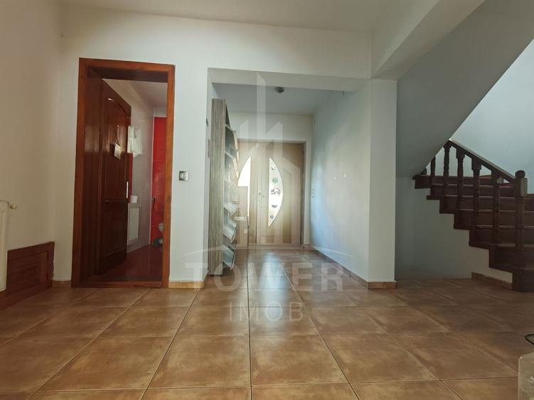 Casă individuală cu 6 camere cu Canalizare în Șelimbăr