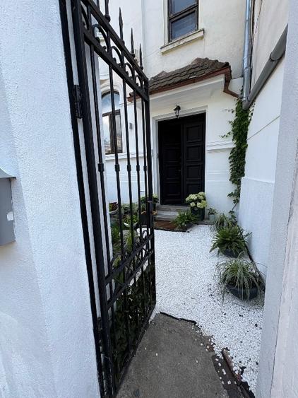 Apartament cu 4 camere decomandat, mobilat în Unirii