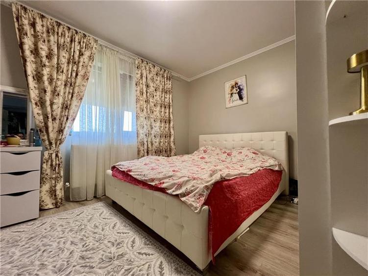 Casă cu 5 camere cu Garaj în Aeroport