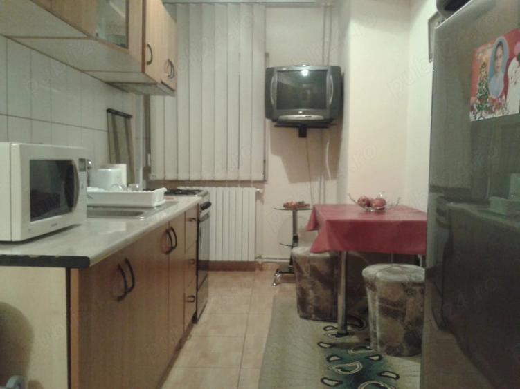 Garsonieră decomandată, mobilată în Est