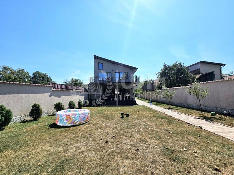 Casă individuală cu 5 camere cu Canalizare în Dâmbul Rotund