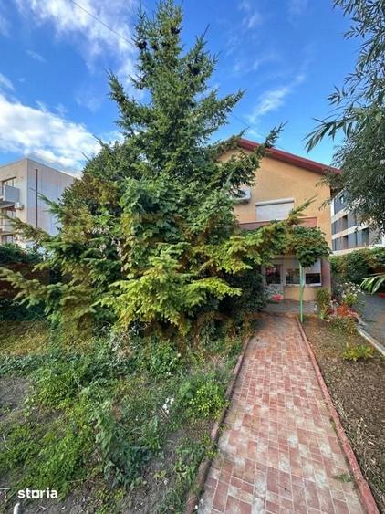 Casă cu 5 camere cu Teren 750 Mp în Central