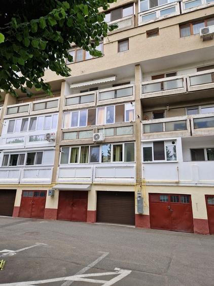 Apartament cu 3 camere decomandat în Polivalentă