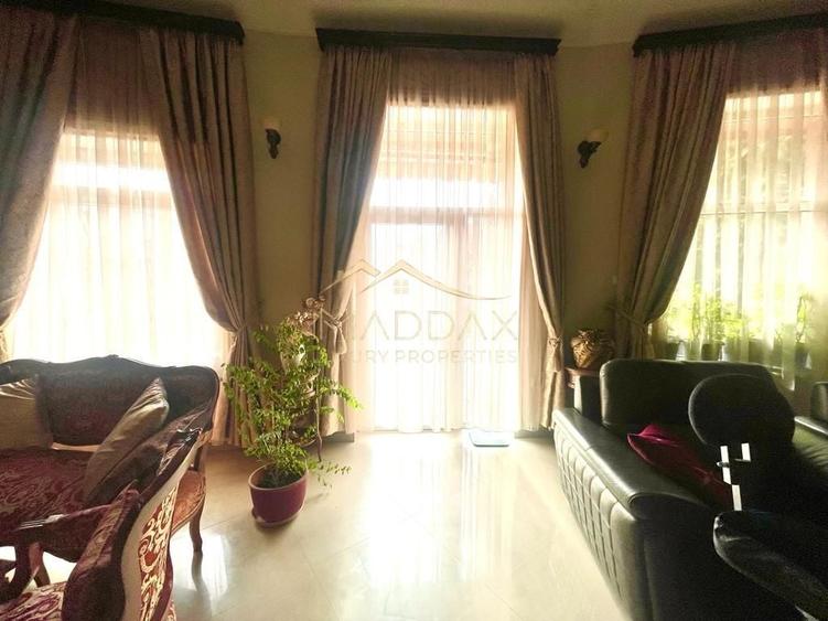 Casă individuală cu 5 camere cu Piscina în Central