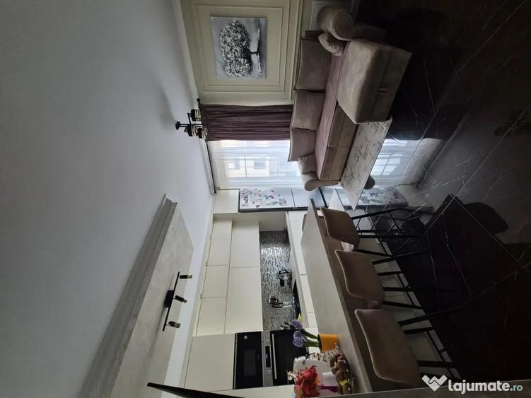 Apartament cu 3 camere decomandat în Chinteni