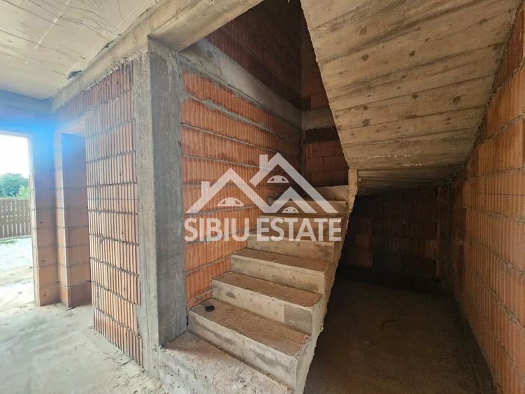 Duplex cu 4 camere cu Canalizare în Șelimbăr