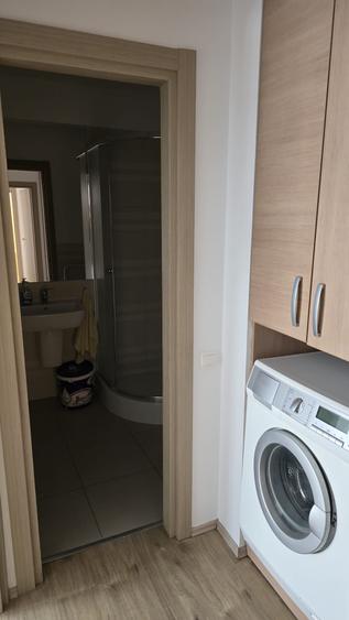 Apartament cu 4 camere decomandat în Băneasa