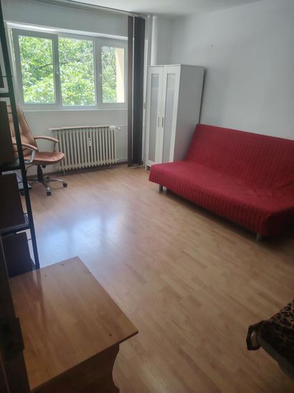 Apartament cu 3 camere decomandat, mobilat în Dristor
