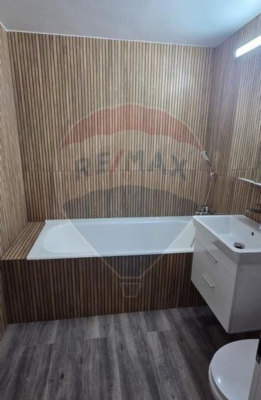 Apartament cu 3 camere decomandat în Gorjului