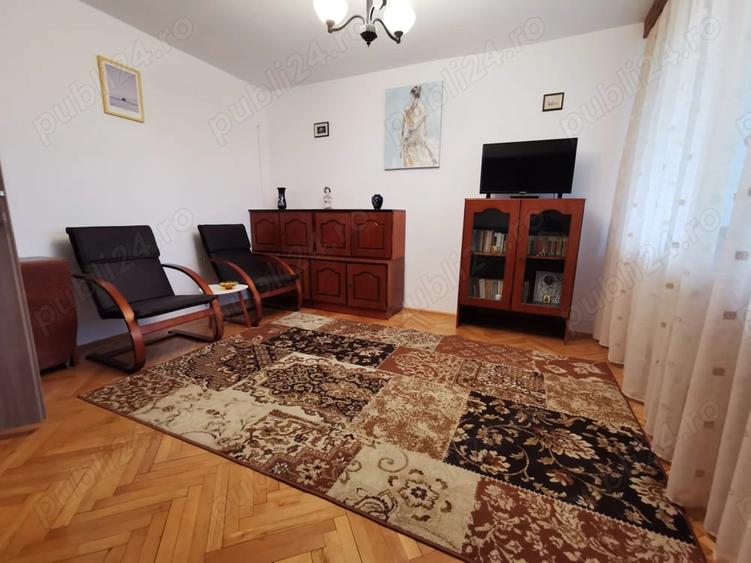 Apartament cu 3 camere decomandat în Exterior Vest