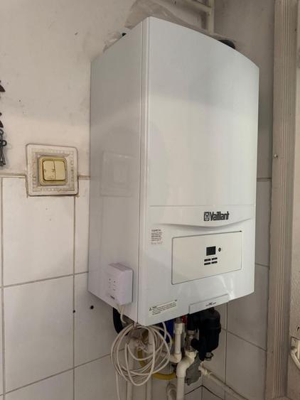 Casă cu 4 camere decomandat în Central