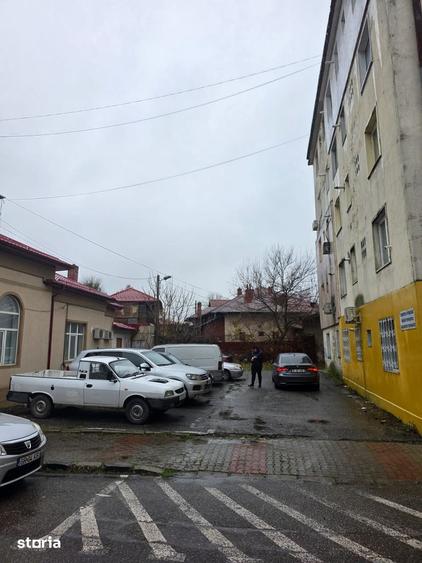 Casă cu 3 camere cu Canalizare în Central