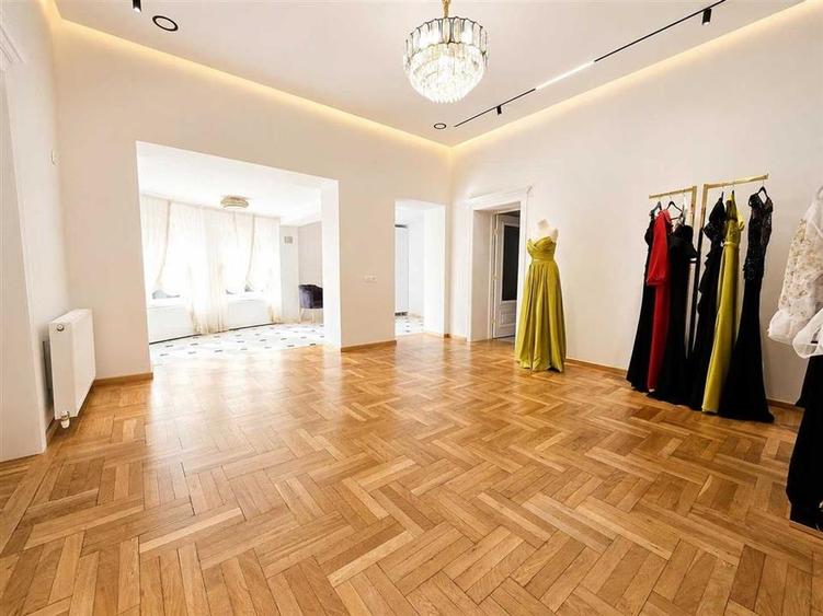 Casă individuală cu 4 camere cu Teren 300 Mp în Central