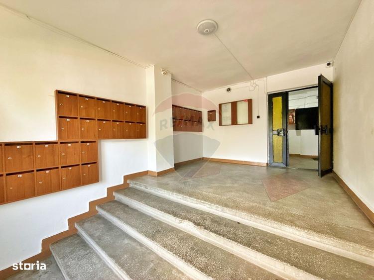 Apartament cu 3 camere semidecomandat, mobilat în Aurel Vlaicu