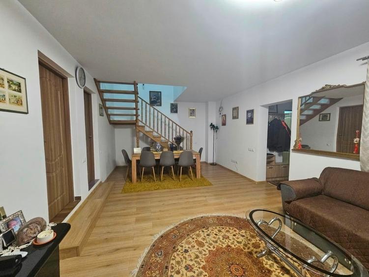 Casă individuală cu 4 camere cu Teren 1260 Mp în Central
