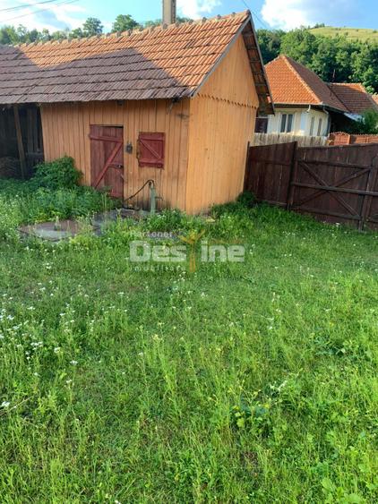 Casă cu 5 camere cu Teren 2793 Mp în Brusturoasa
