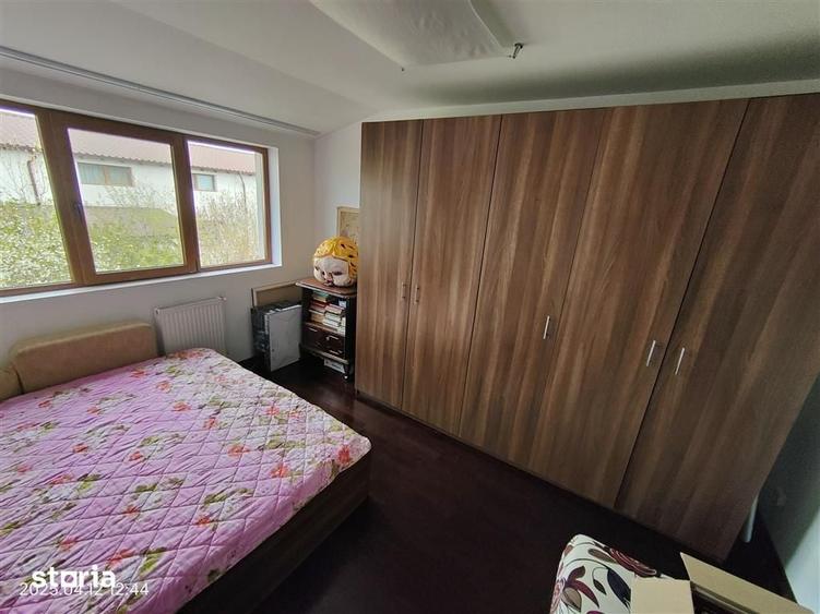 Casă cu 4 camere cu Teren 100 Mp în 1 Decembrie