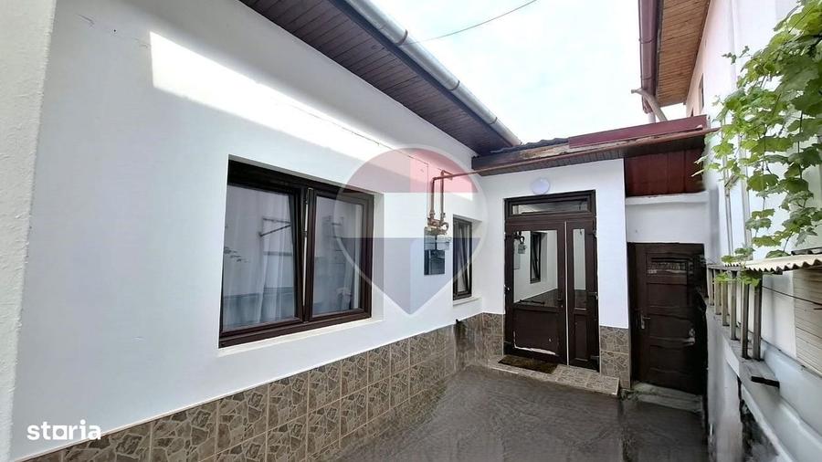 Casă cu 2 camere decomandat cu Teren 36 Mp în Central