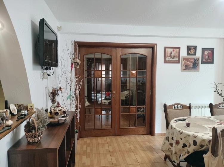 Casă cu 8 camere cu Teren 550 Mp în Pantelimon