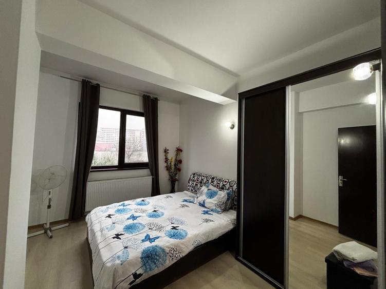 Apartament cu 3 camere decomandat, mobilat în Central