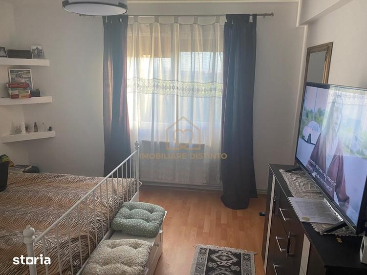 Apartament cu 3 camere decomandat în Recea