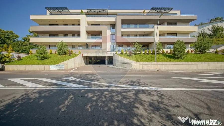Apartament cu 3 camere decomandat în Drumul Poienii