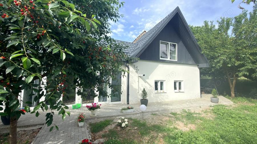 Casă cu 2 camere cu Teren 350 Mp în Central