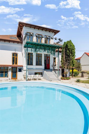 Casă individuală cu 21 camere cu Piscina în Central