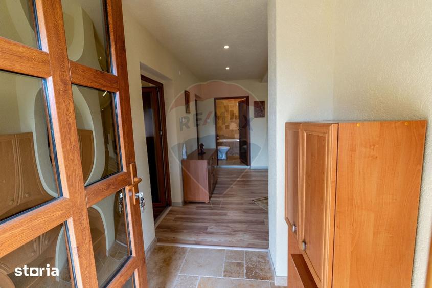 Casă cu 3 camere cu Teren 2497 Mp în Central