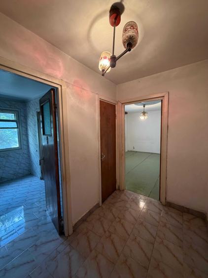 Apartament cu 3 camere semidecomandat în Apusului