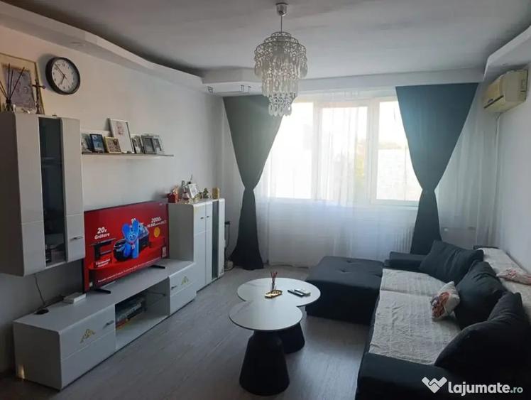 Apartament cu 3 camere semidecomandat în Titan