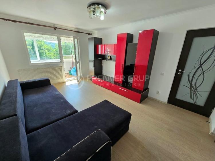 Apartament cu 4 camere decomandat în Nicolina
