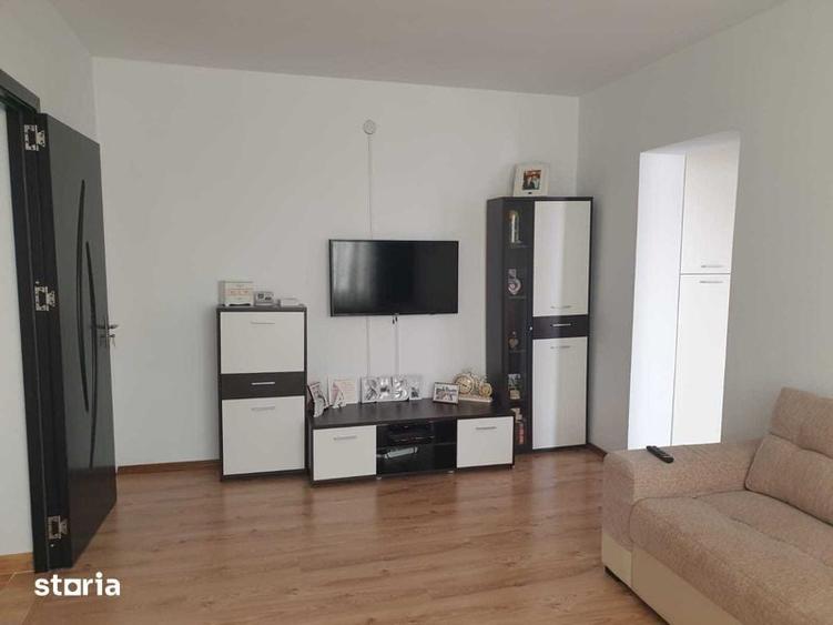 Apartament cu 2 camere semidecomandat în Craiovei