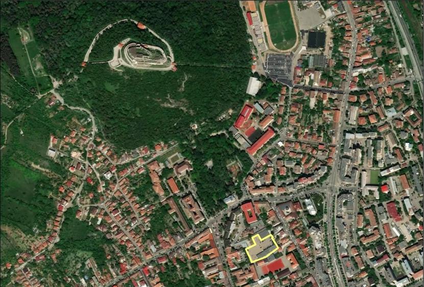Teren de 3929 mp, în Cetate